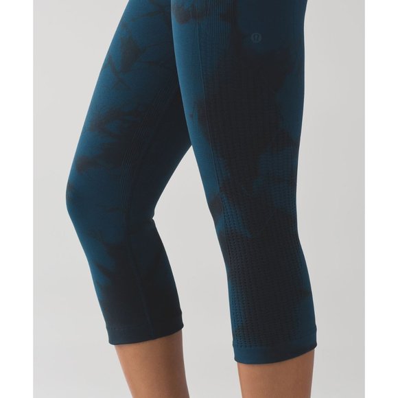 Lululemon Flow & Go Black & Blue Printed Crop Cropped Legging Leggings sz 2 - Picture 3 of 9